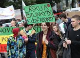 Do průvodu za legalizaci konopí se v Praze zapojily stovky lidí
