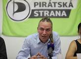 Předseda Pirátů Ivan Bartoš půjde do voleb jako lí...