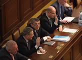 Sobotkův kabinet projedná hrozící ztrátu 7 mld. dotací či zahraniční mise