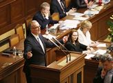 Miroslav Kalousek hovoří ve sněmovně před hlasován...