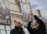 Protest proti udělení milosti prezidentem Milošem ...