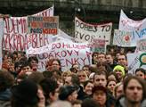 Demonstrace studentstva proti Dobešovým reformám