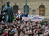Demonstrace studentstva proti Dobešovým reformám
