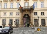 Zaorálkův úřad platí orgán, který řeší šikanu a hádky mezi zaměstnanci