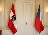 Rakouská a česká vlajka