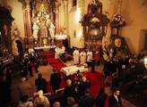 Kardinál Dominik Duka odsloužil v lánském kostele,...