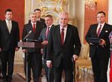 Prezident Miloš Zeman jmenoval vládu premiéra Bohu...