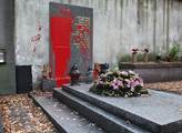Hrob s komunistickými pohlaváry na Olšanských hřbi...