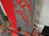 Hrob s komunistickými pohlaváry na Olšanských hřbi...