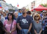 Pochod na Hradčanské náměstí, kterým iniciativa Mi...