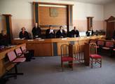 Manévr se zdravotním posudkem neuspěl, soudce Havlín půjde před soud