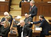 Vztek kvůli Ukrajincům: Sněmovnou to nekončí. Česko se otřáslo