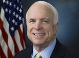 Zločinec? Nad Johnem McCainem zazněl drsný ortel z vysokého místa, žádná úcta. Jinak: Slova nebožtíka o Zemanovi, Topolánek pláče a Kalousek...