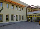 Nemocnice Karlovy Vary: Začala demolice bývalé budovy patologie