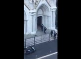Další horor ve Francii: Kněze postřelili přímo před kostelem