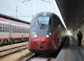 Z německého Frankfurtu: Imigrant shodil matku s dítětem pod vlak, osmiletý chlapec nepřežil