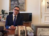 VIDEO Ovčáček před kamerou. Varuje před „nenávistí z Václaváku“
