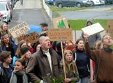 FOTO Berte nás vážně! Vyzýváme vládu, aby... Středoškoláci bojovali za klima v ulicích