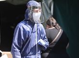 Profesor Dušek, hvězda ministerských tiskovek: Až šedesát procent nakažených zemřelo na něco jiného, ne na koronavirus
