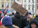 Demonstrace a pochod proti povinnému očkování v Pl...