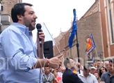 Cizí Romy vyhodíme. Italské si, bohužel, musíme nechat, řekl Matteo Salvini. Křičí na něj, ale my víme: Preference mu letí vzhůru a překonal Merkelovou