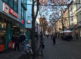 Prázdné ulice ve Weidenu. Vánoční nákupy.