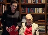 FOTO Zeman splnil slib. V doprovodu Bobošíkové volil Stačilo!