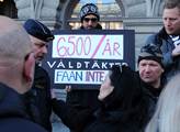 Demonstrace v centru Stockholmu na podporu člena j...