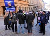 Demonstrace v centru Stockholmu na podporu člena j...