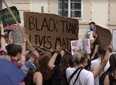 Francie: Bělochům vstup zakázán. Když přijdou, budou mlčet