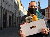 Česká krajina zahájila rozvoz nákupů pro seniory, kterým vláda doporučila nevycházet