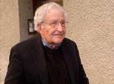 Jste pokrytci, vyčetl Západu ostrý kritik Chomsky. A připomněl, co se stalo při bombardování Bělehradu