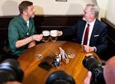 Pivo Rakušana s Fialou „za stovky miliard“. Vztek probublal