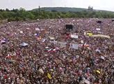 Desítky tisíc lidí demonstrují na Letné: Minář odstartoval akci čerstvým útokem na Benešovou