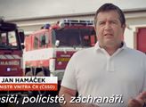 VIDEO Hamáček před blikajícími hasičskými vozy pronesl naléhavou výzvu k voličům
