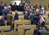 Pěsti mezi lavicemi. Parlamentní rozprava v Jordánsku se zvrhla