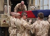 Vojáci se v Afghánistánu loučili s padlými spolubo...