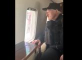 VIDEO Čtvrt milionu lidí v Minsku. Lukašenko se samopalem: Těžkooděnci, jste krasavci, vypořádejte se s nimi