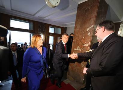 Alenka v říši financí