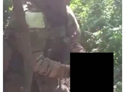 VIDEO, na které je lepší se nedívat. Uřezaná hlava ukrajinského vojáka. Internet jímá hrůza
