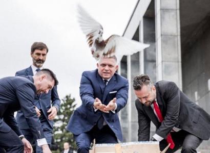 „Zvrhlost!“ Fico vypustil holubici míru. Česká kavárna vybuchla vztekem