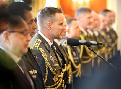 „Zlý Babiš, fuj Rajchl.“ Aktivity armády z dob Fialovy vlády neusínají