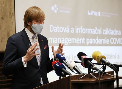 A je to tady: Česko je na úpatí další vlny epidemie, vyhlásil ministr Vojtěch
