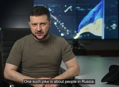Zelenskyj: Kde vlaje ruská vlajka, tam jsou miny. Tam není elektřina, není internet, nefunguje televize