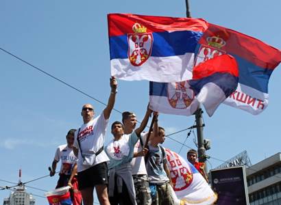 „Vítězství Ruska nám vrátí Kosovo.“ V Srbsku je dusno. I prezidentovi
