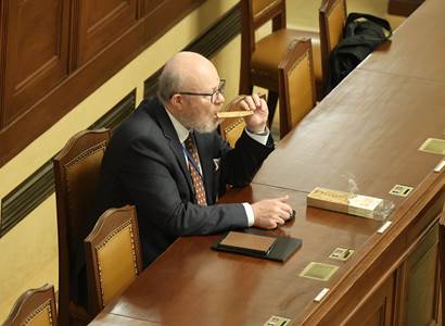 Ministr Válek: Černý kašel a Ukrajinci? Naprosto marginální podíl. Jen 20 od roku 2022