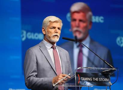 Prezident odpracovatel a KSČ. Konečná pravda o minulosti Petra Pavla