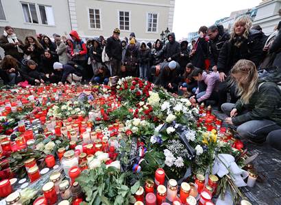 „Chyba policie, nebo jen smůla?“ Koluje detailní zápis ze dne střelby v Praze. Už se debatuje