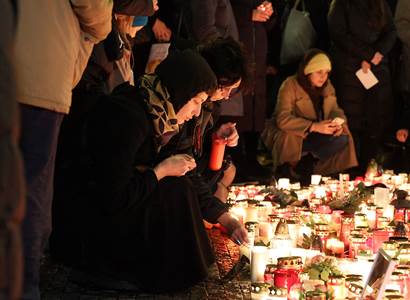 „Pieta nikomu nepomůže. Pravda zachrání životy.“ Masakr v Praze: Proč zveřejnit vše