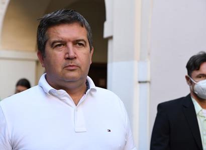 Hamáček rezignoval na předsedu ČSSD. A poslední den ještě stihl vyvolat rozruch
